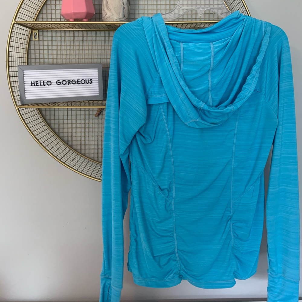 athletic pullover - Picture 3 of 4